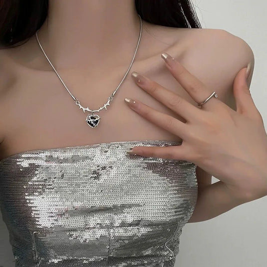 Scarlet Thorn – Heart Pendant Chain Necklace
